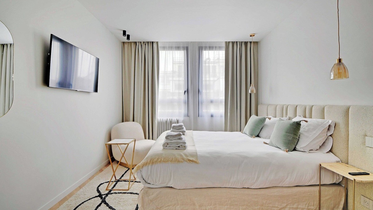 Photo of Bedroom in 8th Arrondissement