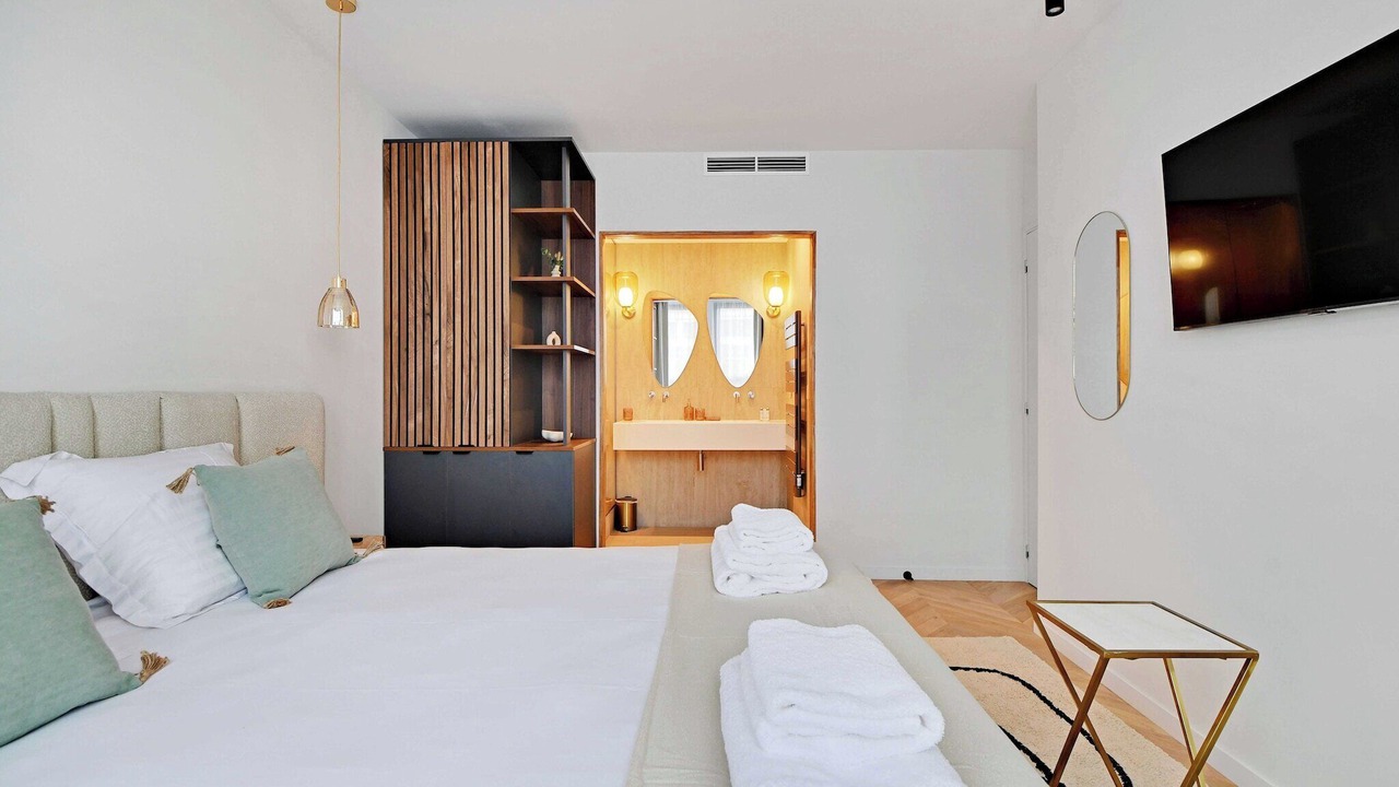 Photo of Bedroom in 8th Arrondissement