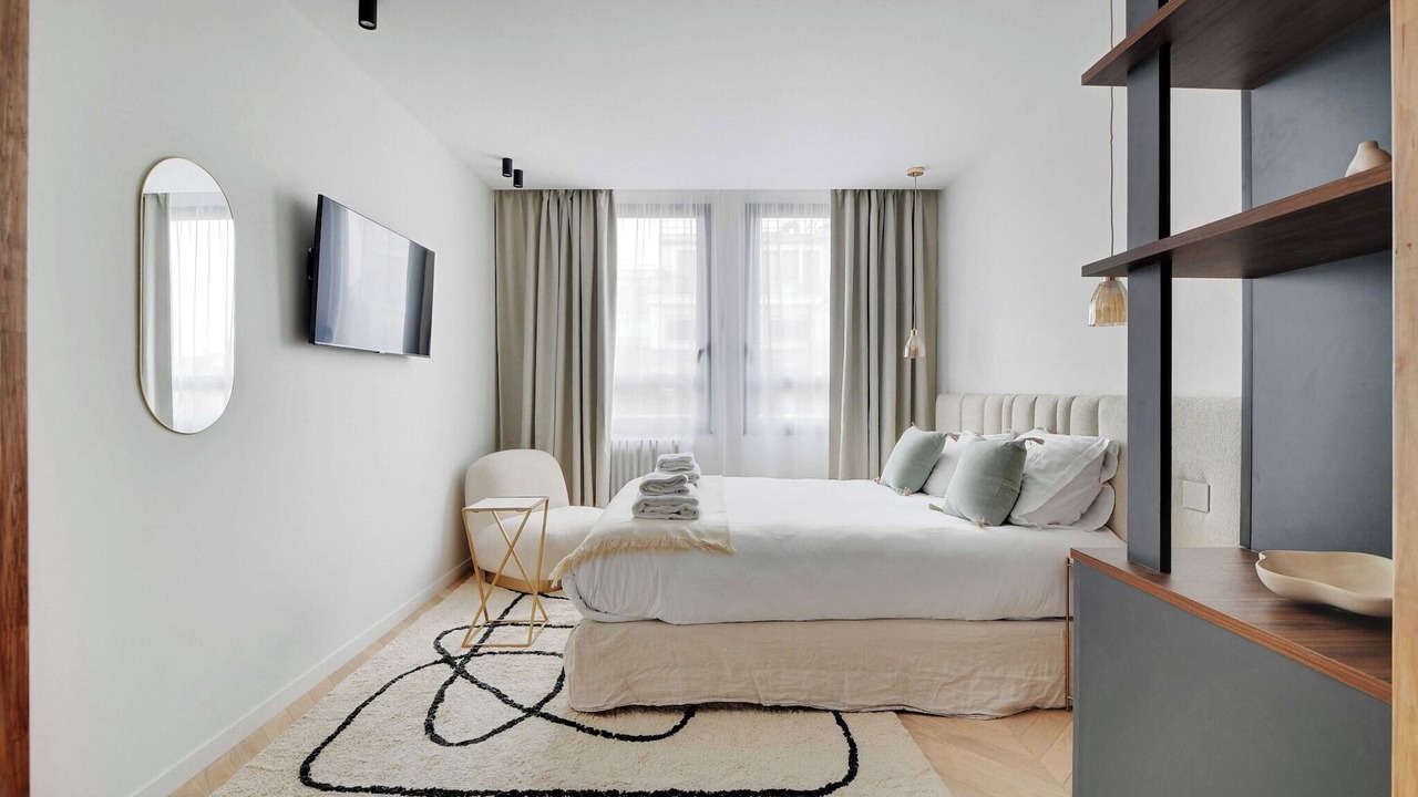 Photo of Bedroom in 8th Arrondissement