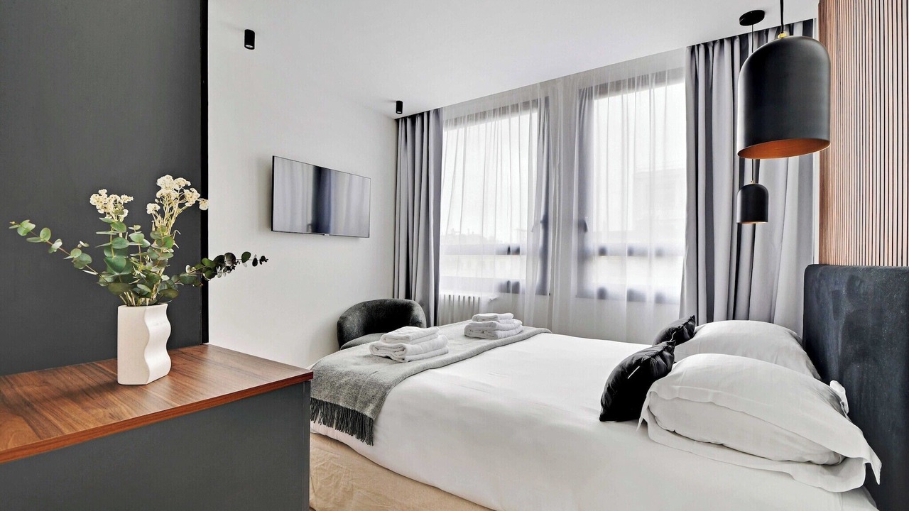 Photo of Bedroom in 8th Arrondissement