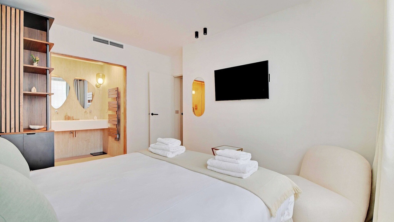 Photo of Bedroom in 8th Arrondissement