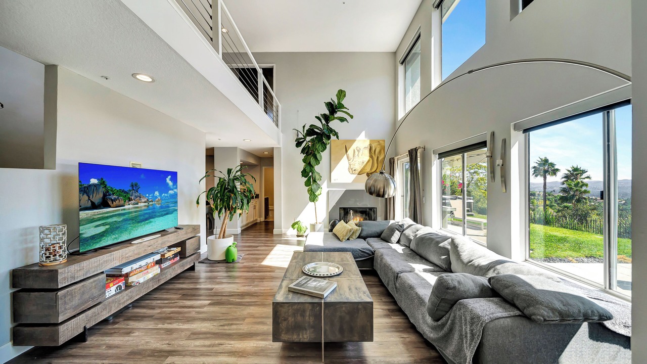 Photo of Livingroom in Canoga Park