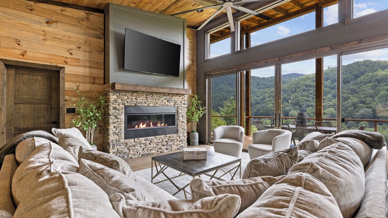 Photo of Livingroom in Cherry Log