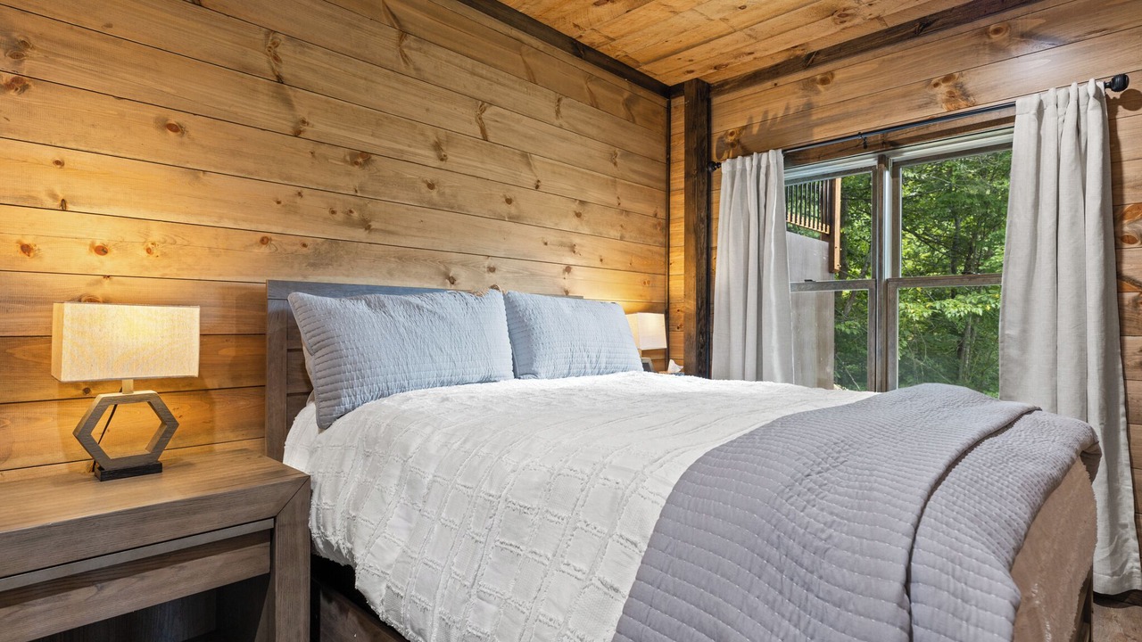 Photo of Bedroom in Cherry Log