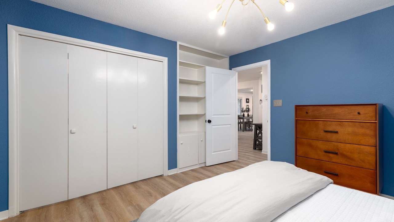 Photo of Bedroom in Oak Park - Northwood