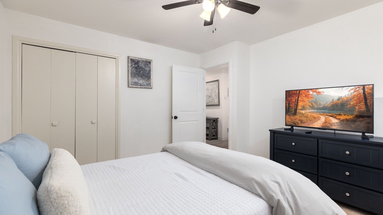 Photo of Bedroom in Oak Park - Northwood
