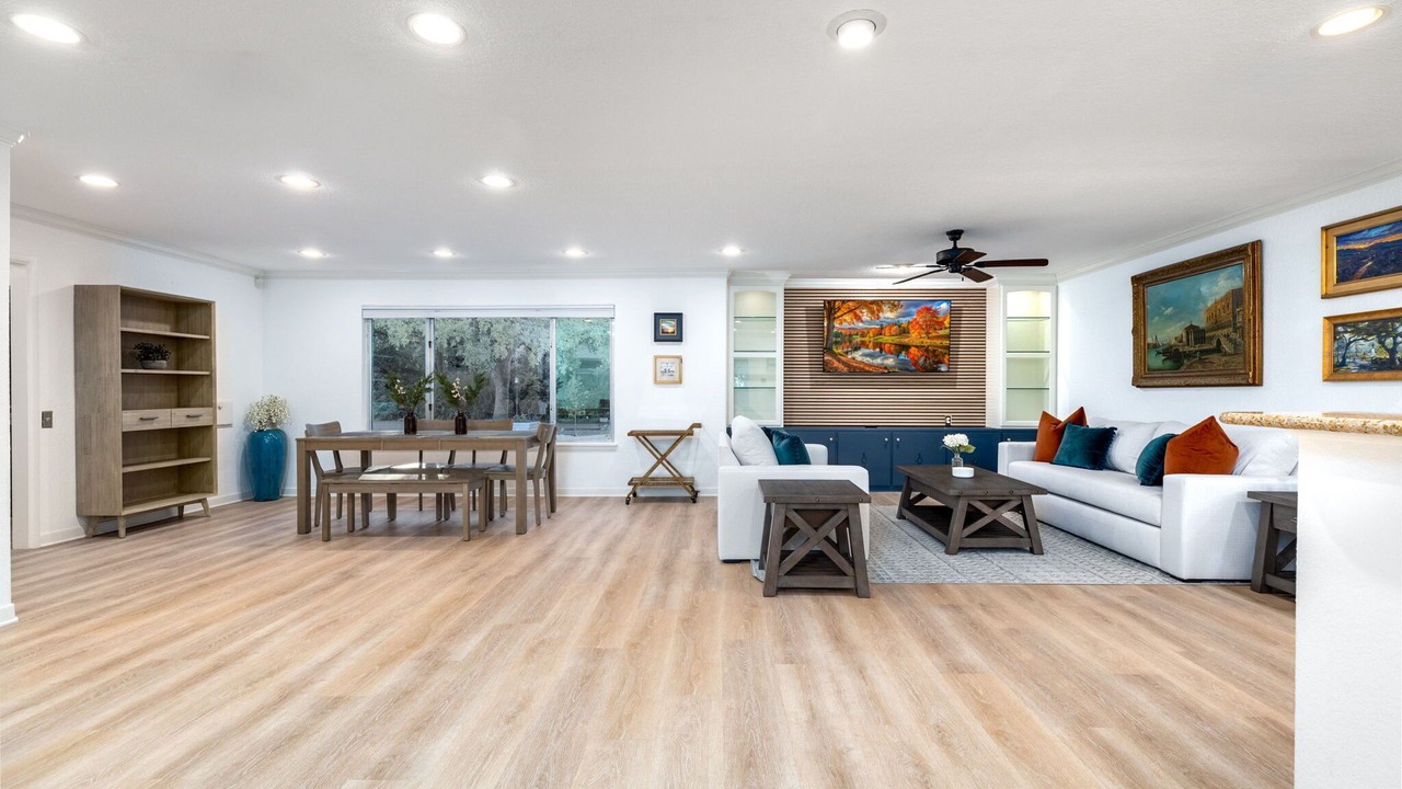 Photo of Livingroom in Oak Park - Northwood