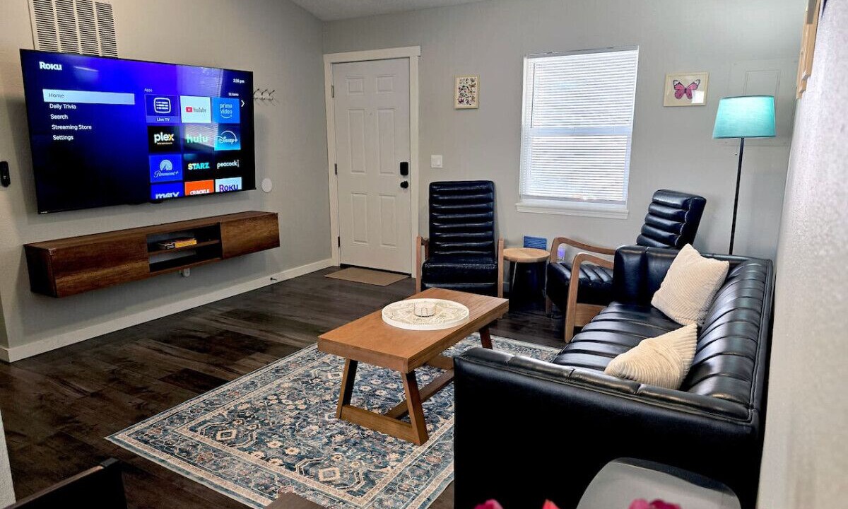 Photo of Livingroom in Midtown