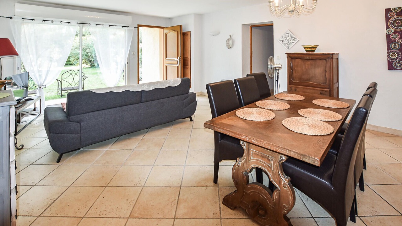 Photo of Bedroom in Saint-Saturnin-les-Avignon
