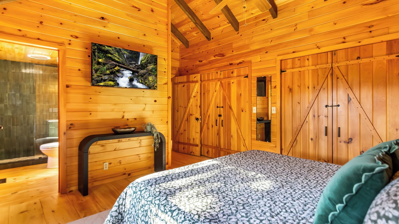 Photo of Bedroom in Hidden Lake