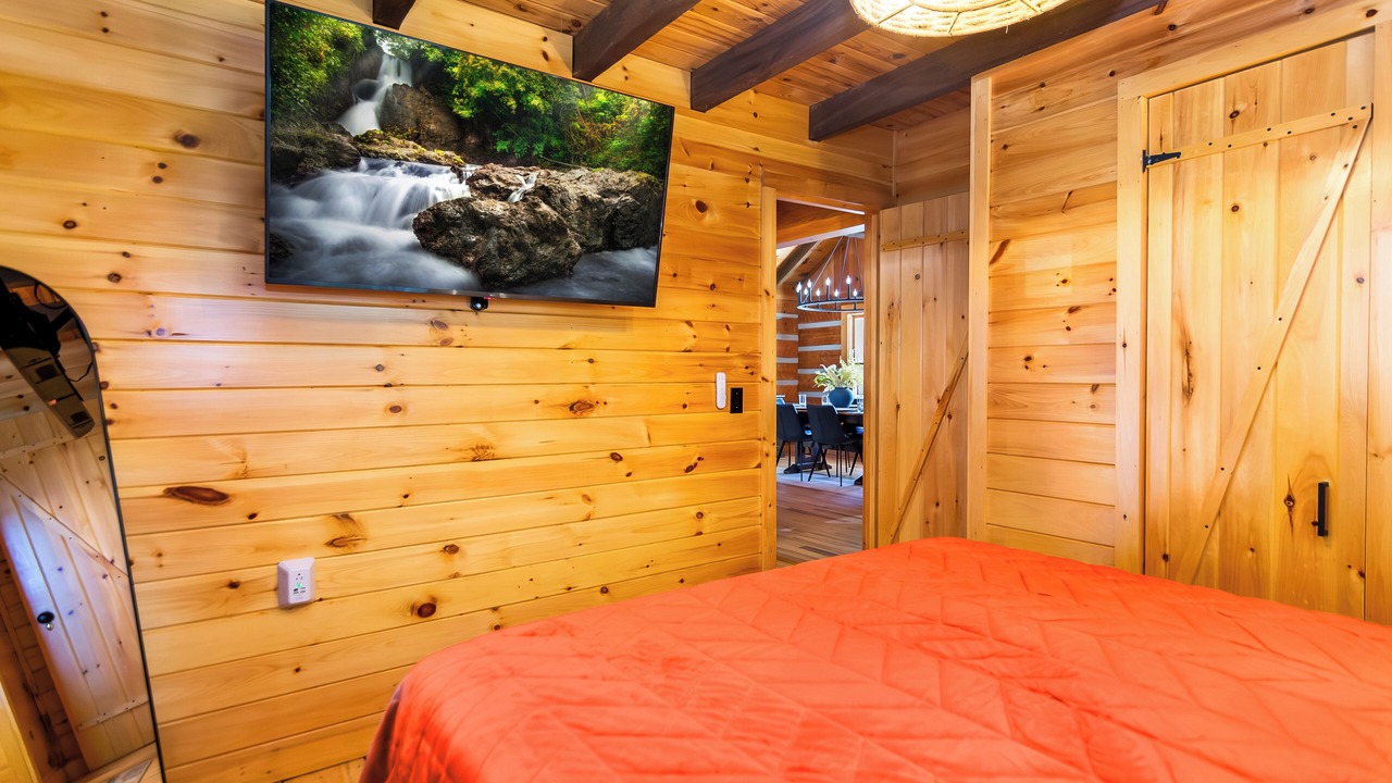 Photo of Bedroom in Hidden Lake