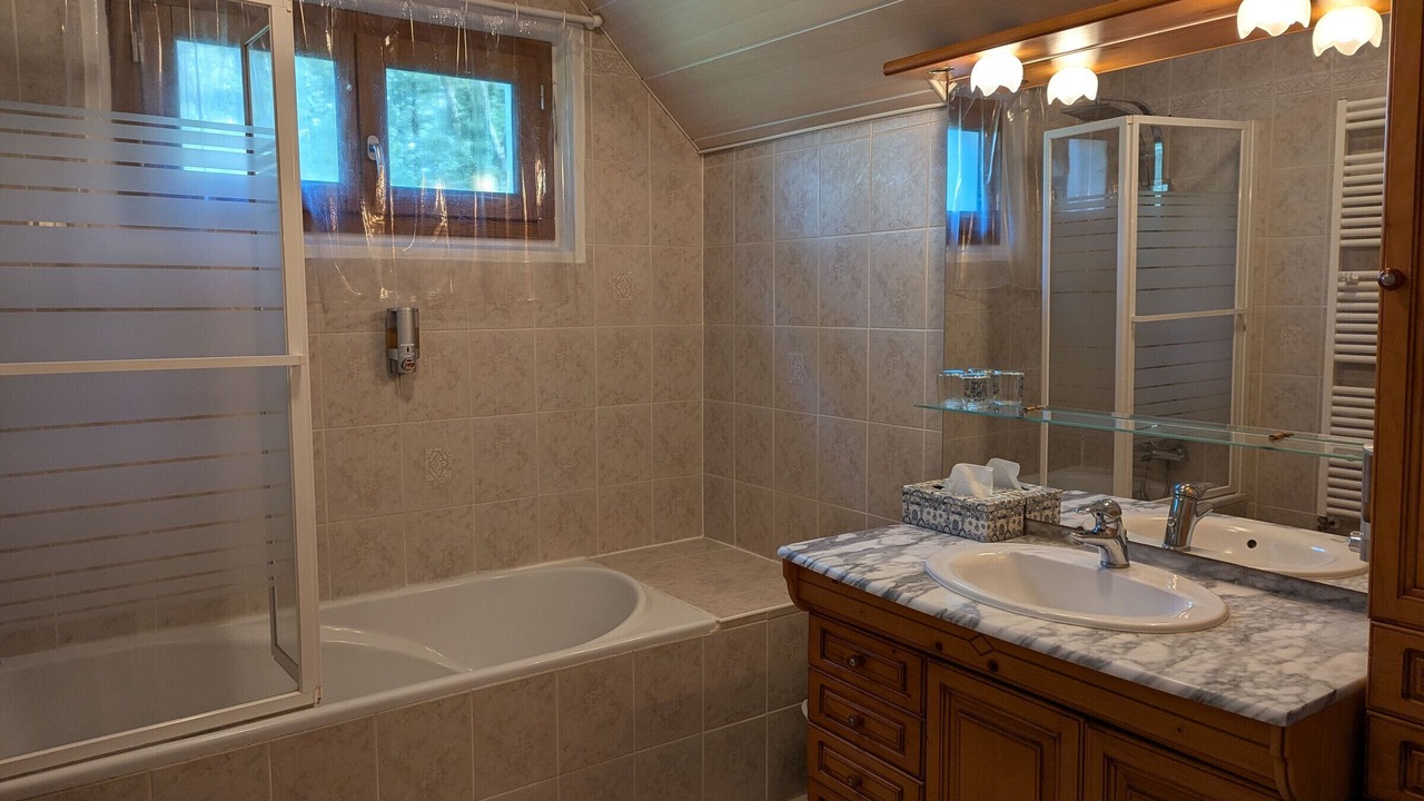 Photo of Bathroom in Ligny-le-Ribault