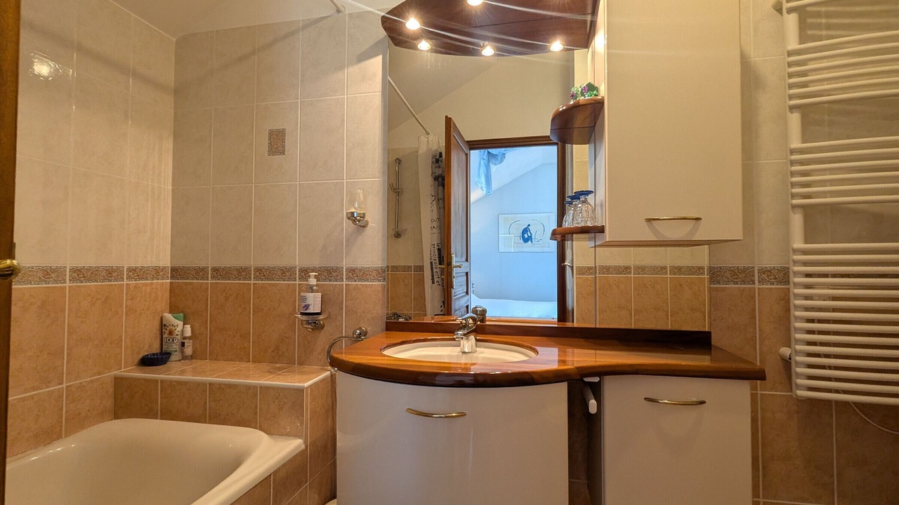 Photo of Bathroom in Velles