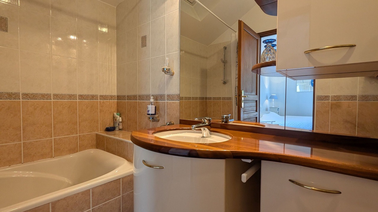 Photo of Bathroom in Velles