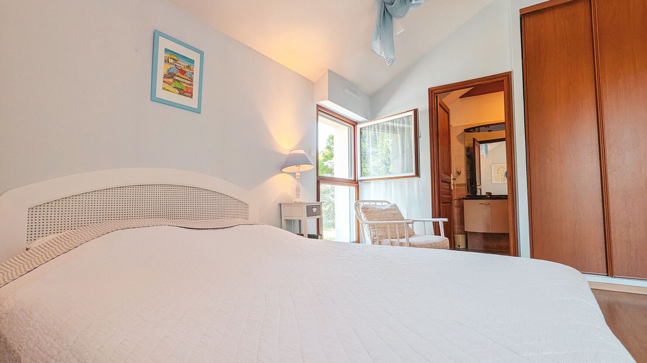 Photo of Bedroom in Velles