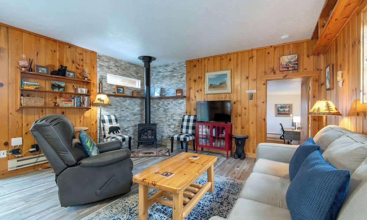 Photo of Livingroom in Leigh Creek Estates