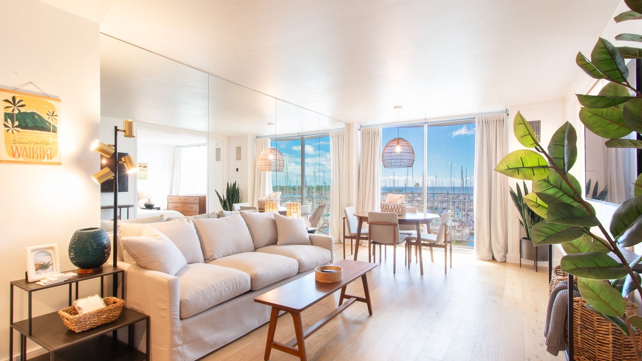 Photo of Livingroom in Waikiki