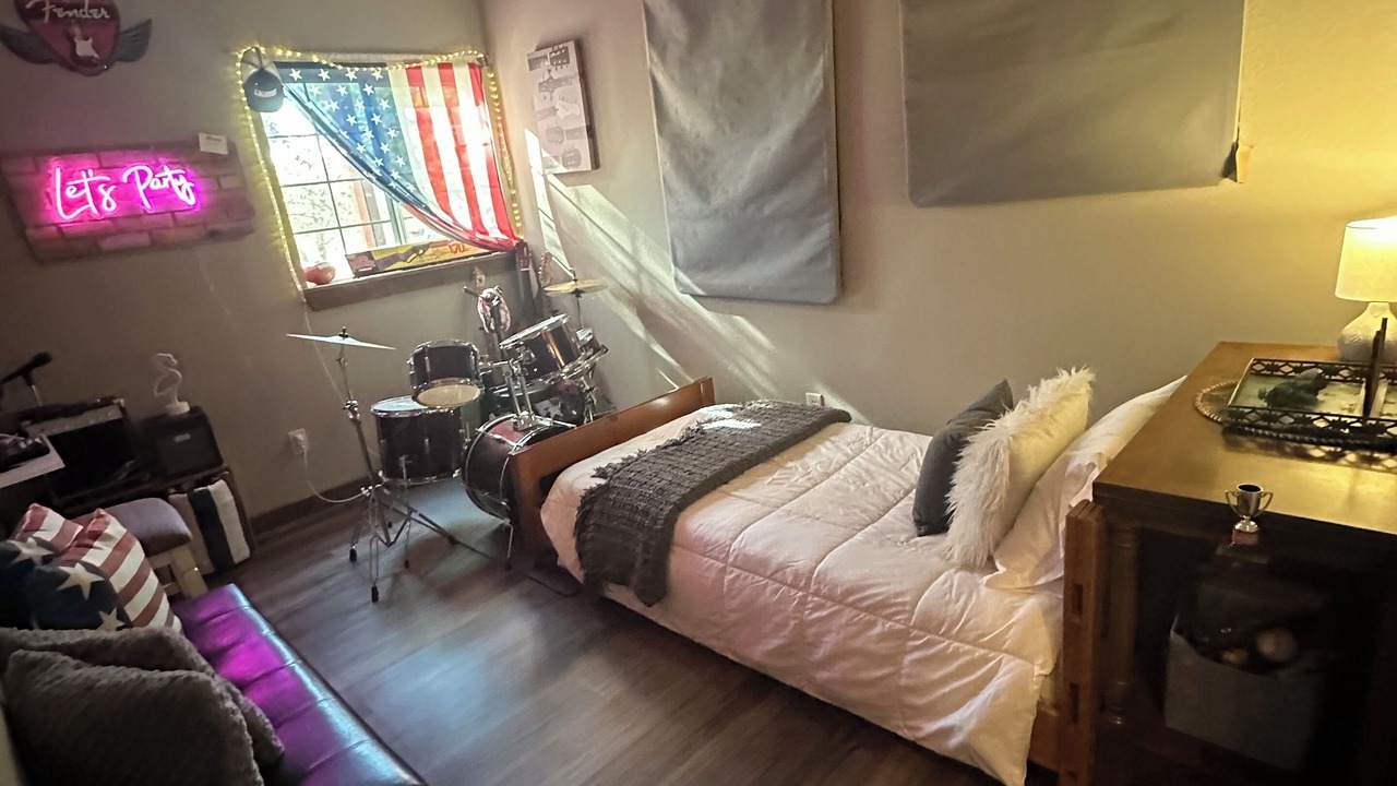 Photo of Bedroom in Venus
