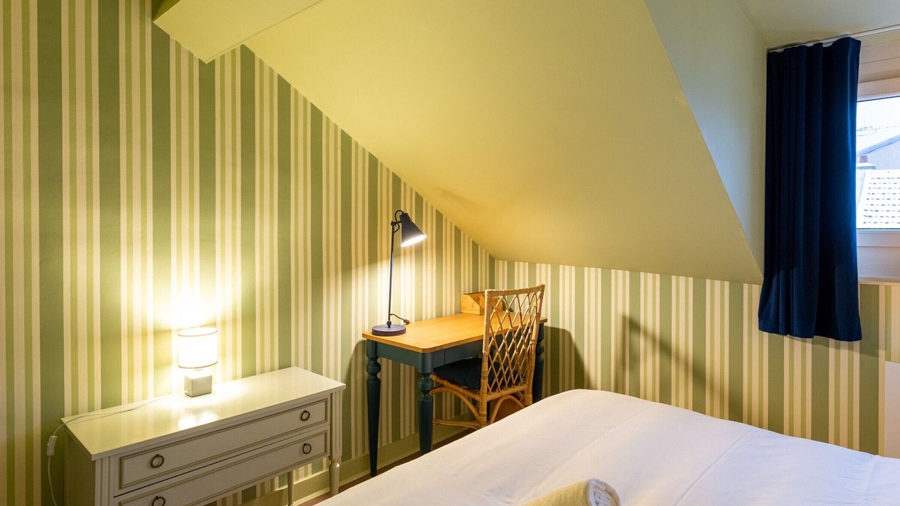 Photo of Bedroom in Poincare - Foch - Anatole France - Croix de Bourgogne
