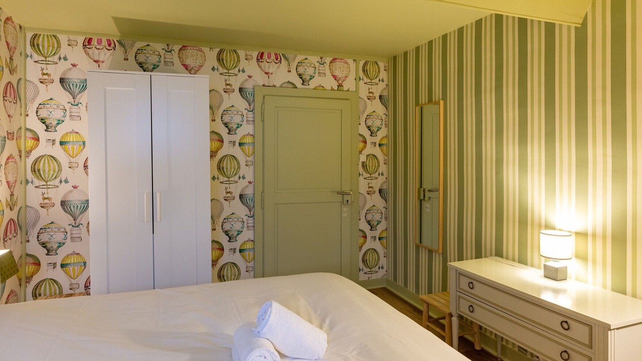 Photo of Bedroom in Poincare - Foch - Anatole France - Croix de Bourgogne