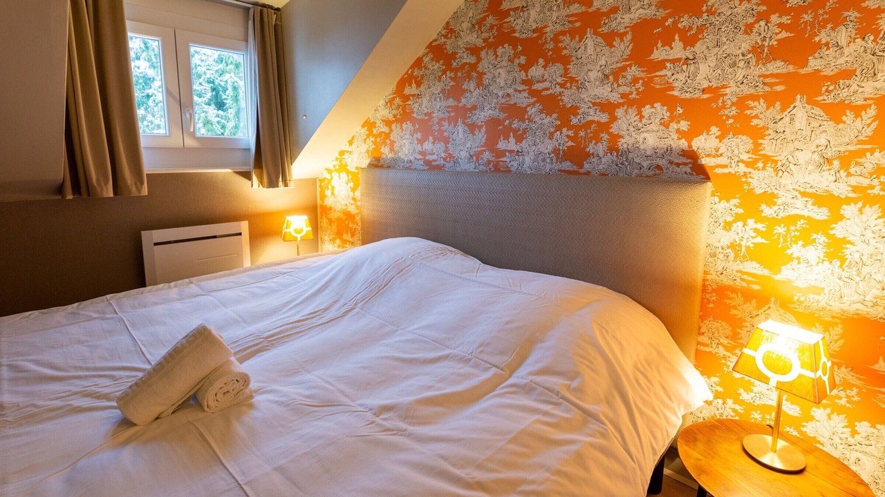 Photo of Bedroom in Poincare - Foch - Anatole France - Croix de Bourgogne