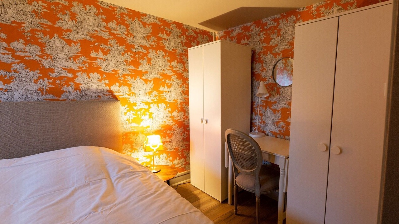 Photo of Bedroom in Poincare - Foch - Anatole France - Croix de Bourgogne