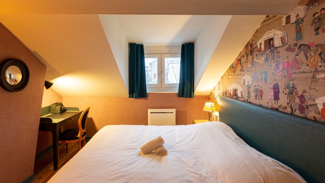 Photo of Bedroom in Poincare - Foch - Anatole France - Croix de Bourgogne