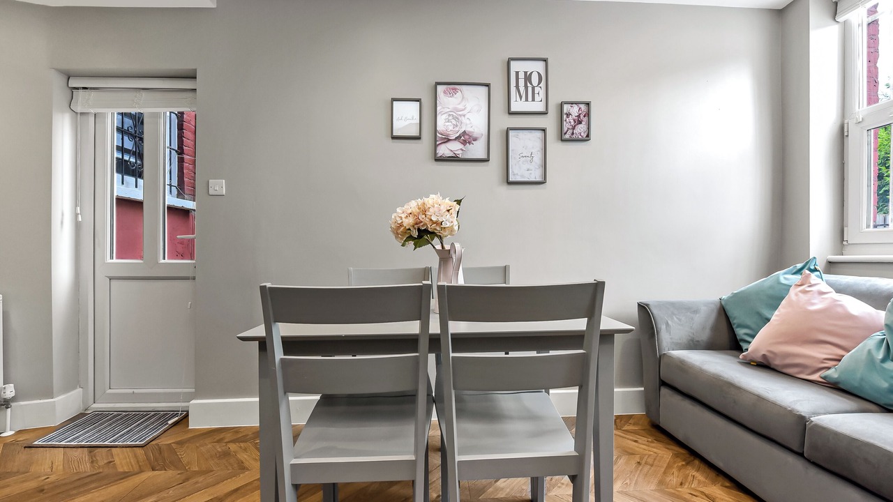 Photo of Livingroom in St. Ann's