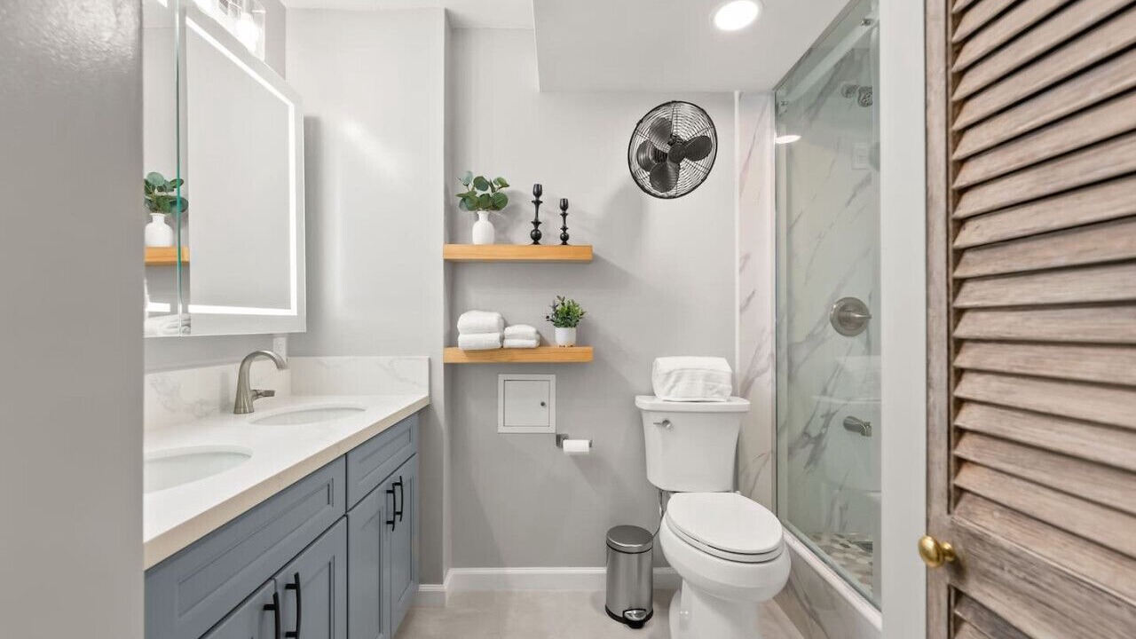 Photo of Bathroom in Tantalus