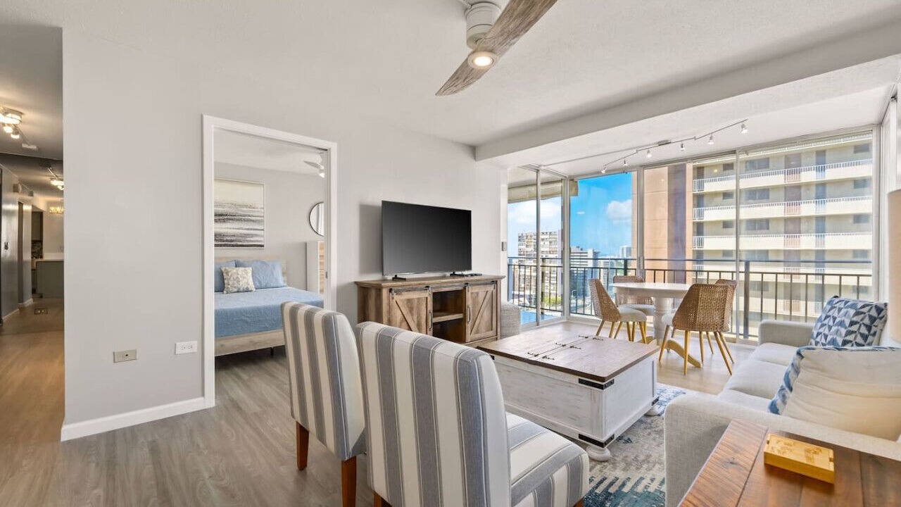 Photo of Livingroom in Tantalus