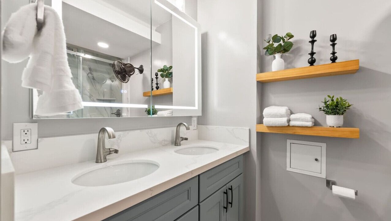 Photo of Bathroom in Tantalus