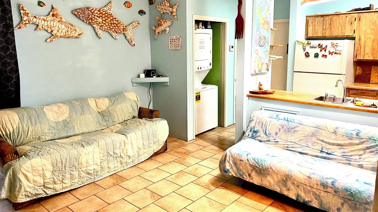 Photo of Livingroom in Biltmore Beach