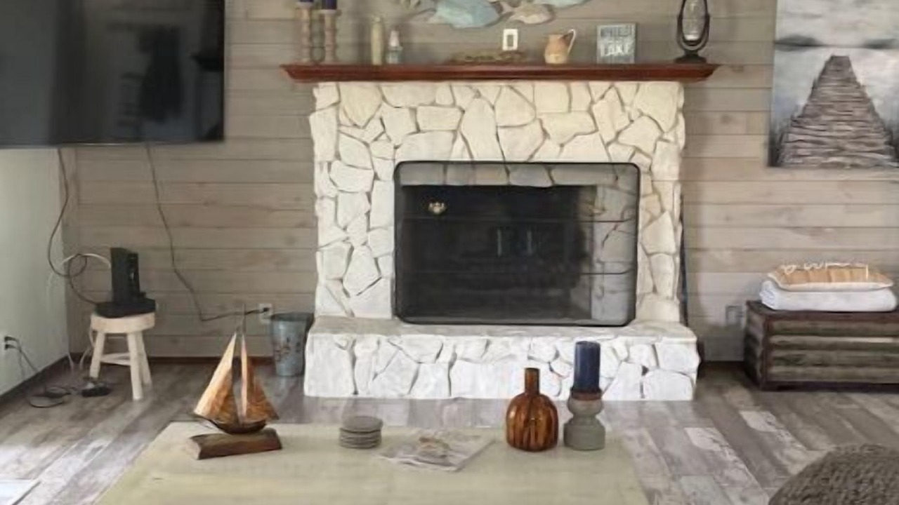 Photo of Livingroom in Interlachen