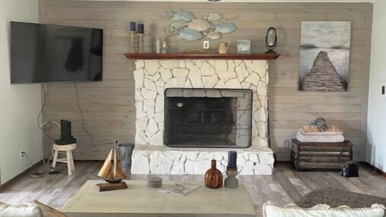 Photo of Livingroom in Interlachen