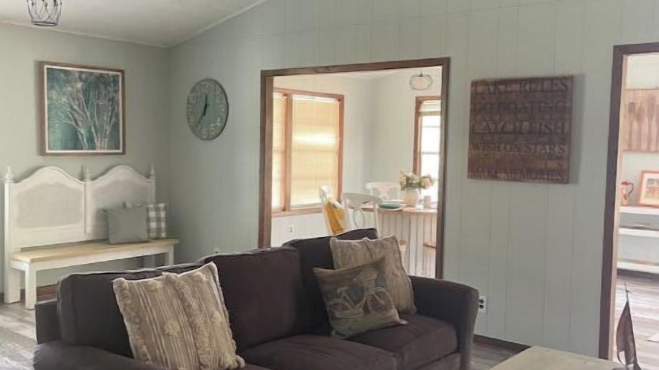 Photo of Livingroom in Interlachen