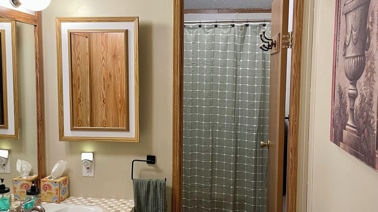 Photo of Bathroom in Hawkins