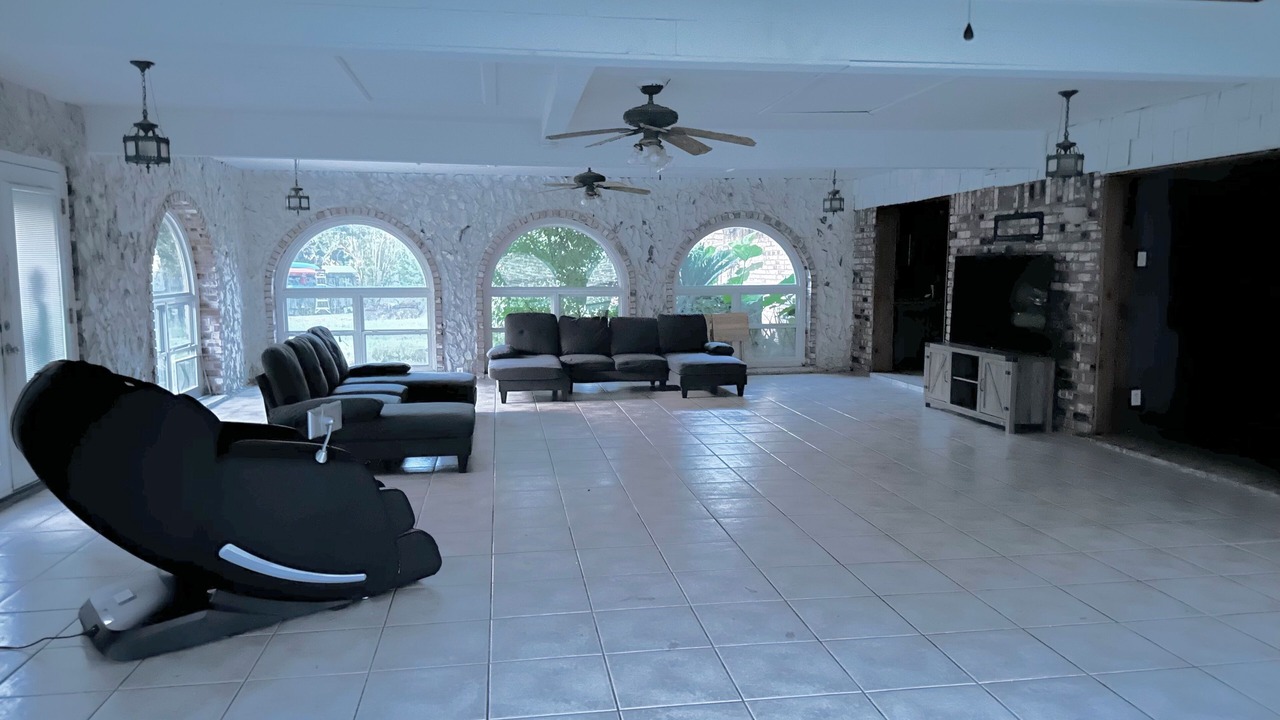 Photo of Livingroom in Bridge City