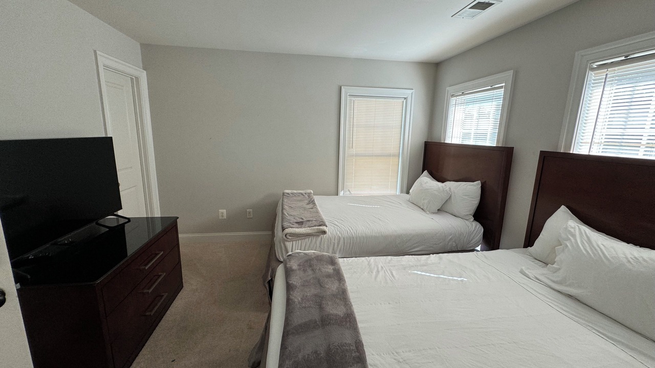 Photo of Bedroom in Baileys Crossroads