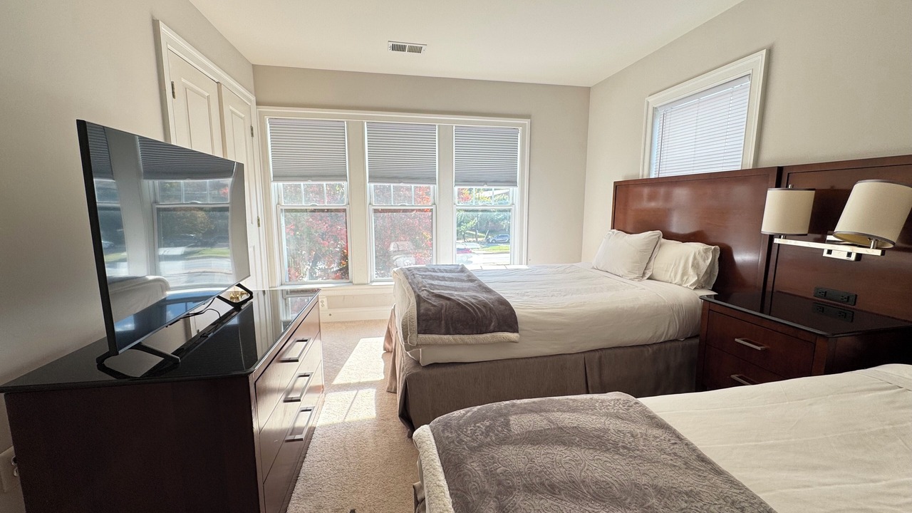 Photo of Bedroom in Baileys Crossroads
