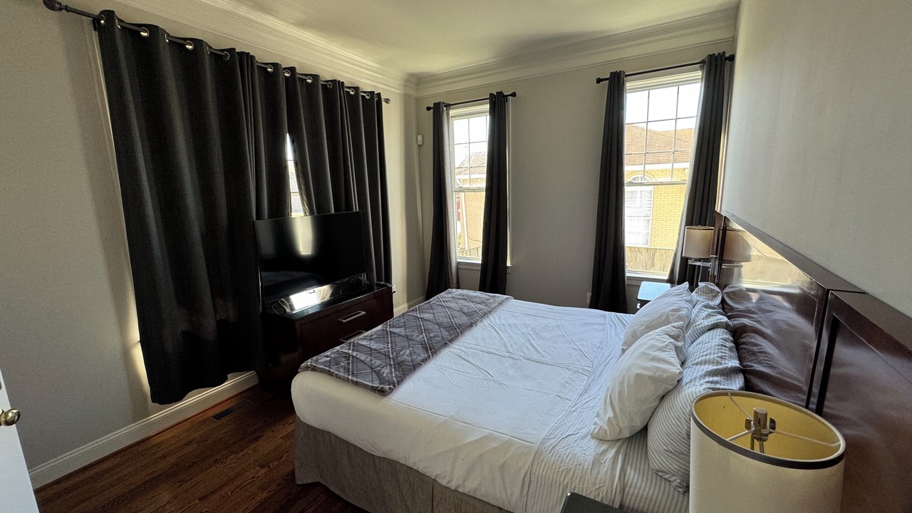 Photo of Bedroom in Baileys Crossroads