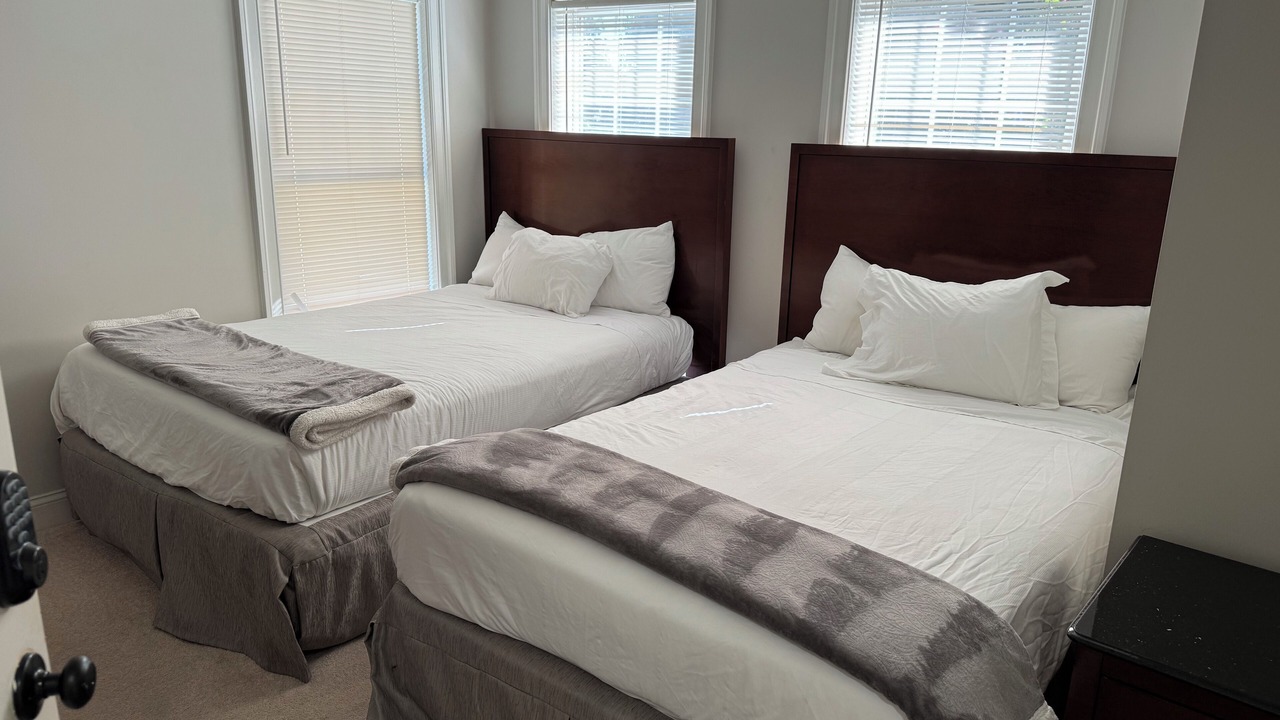 Photo of Bedroom in Baileys Crossroads