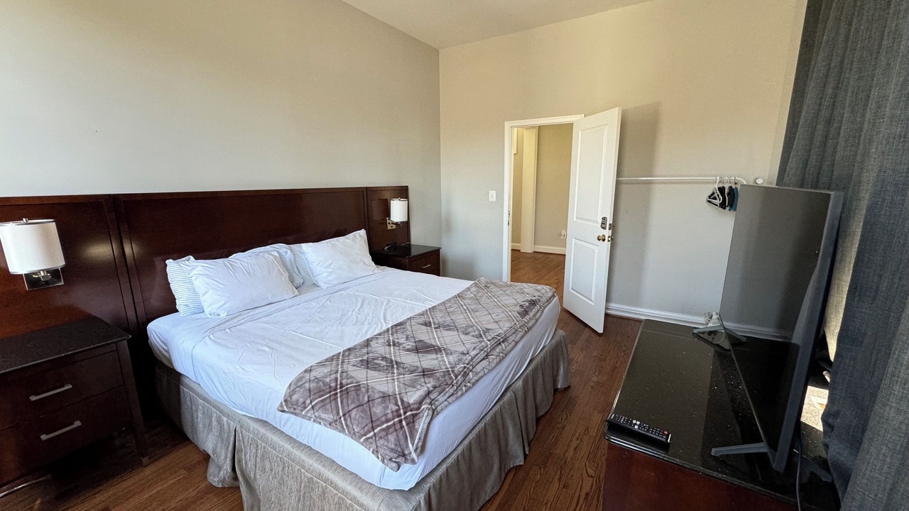 Photo of Bedroom in Baileys Crossroads