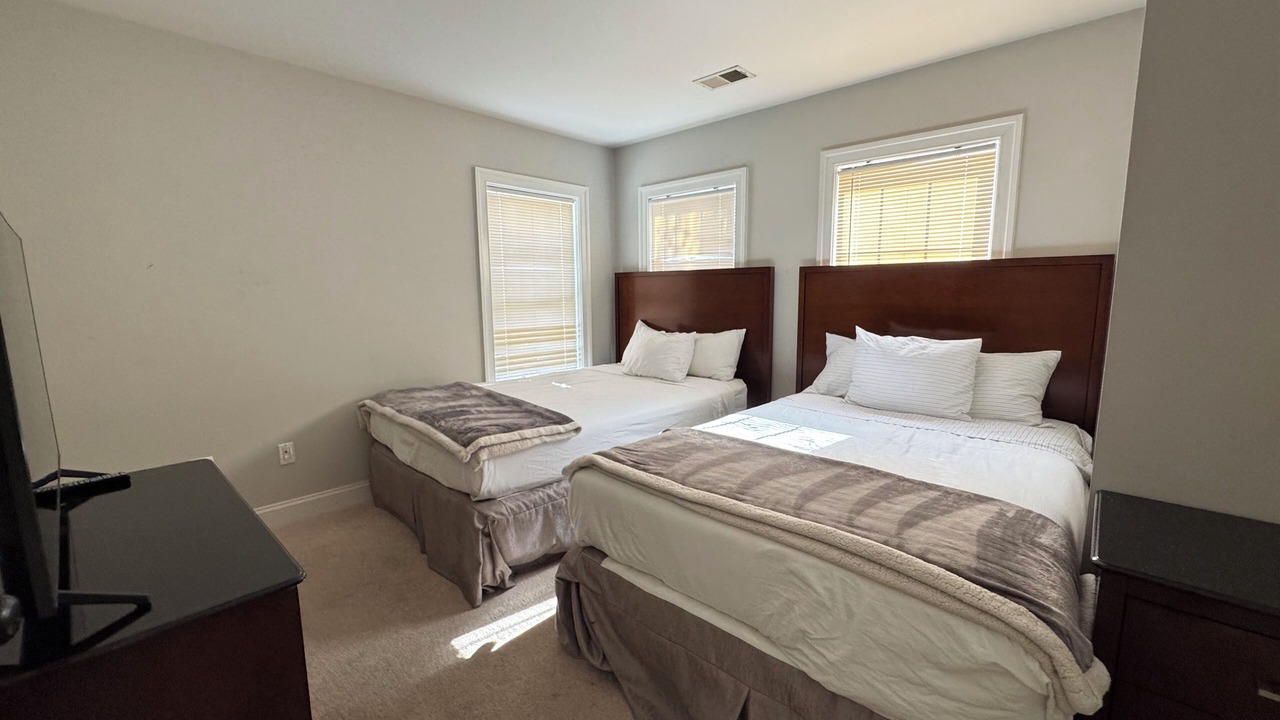 Photo of Bedroom in Baileys Crossroads