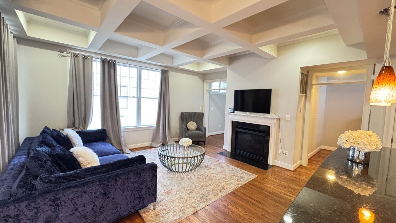Photo of Livingroom in Baileys Crossroads