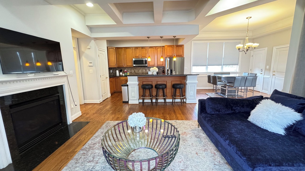 Photo of Livingroom in Baileys Crossroads