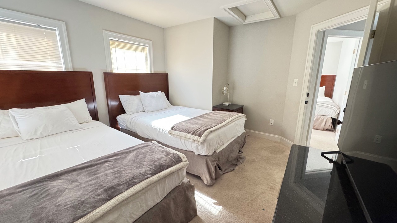 Photo of Bedroom in Baileys Crossroads