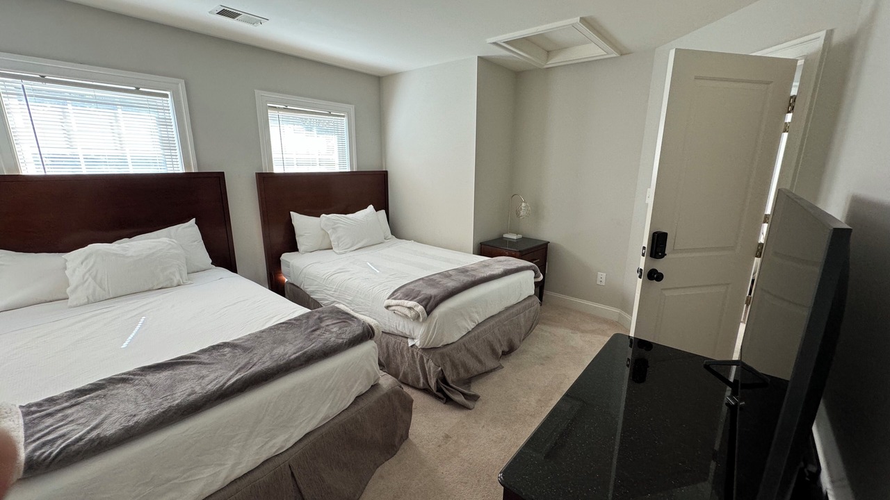 Photo of Bedroom in Baileys Crossroads