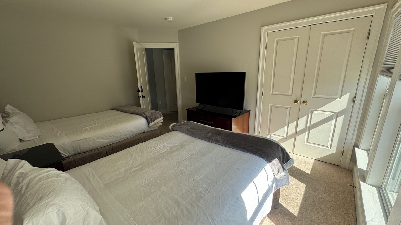 Photo of Bedroom in Baileys Crossroads