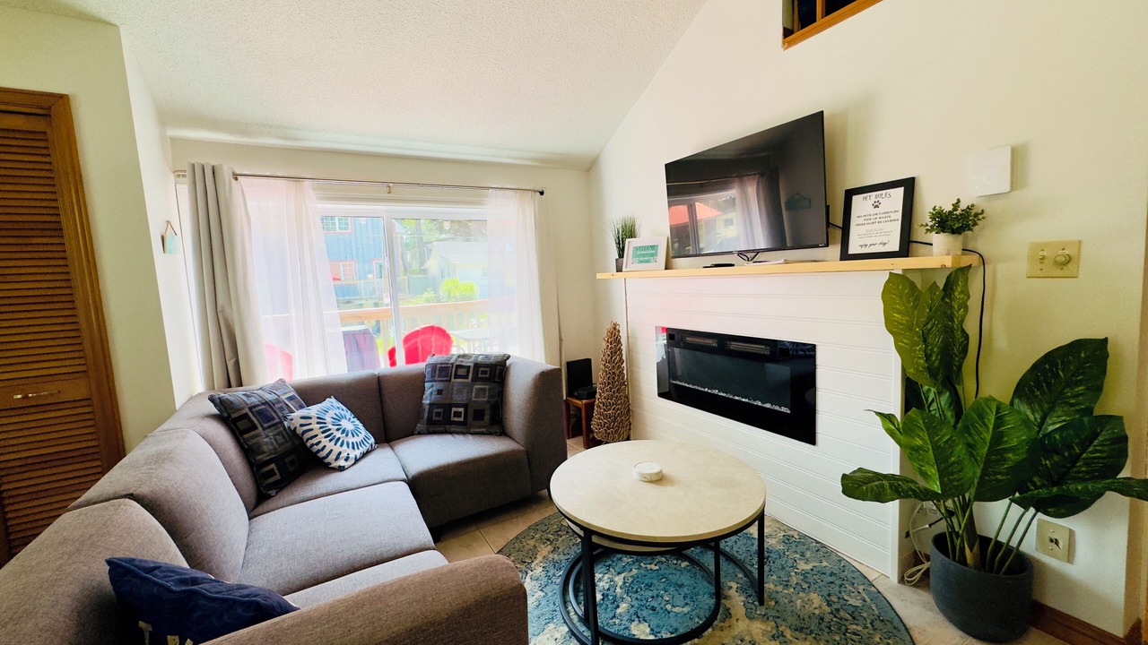 Photo of Livingroom in Grand Bend