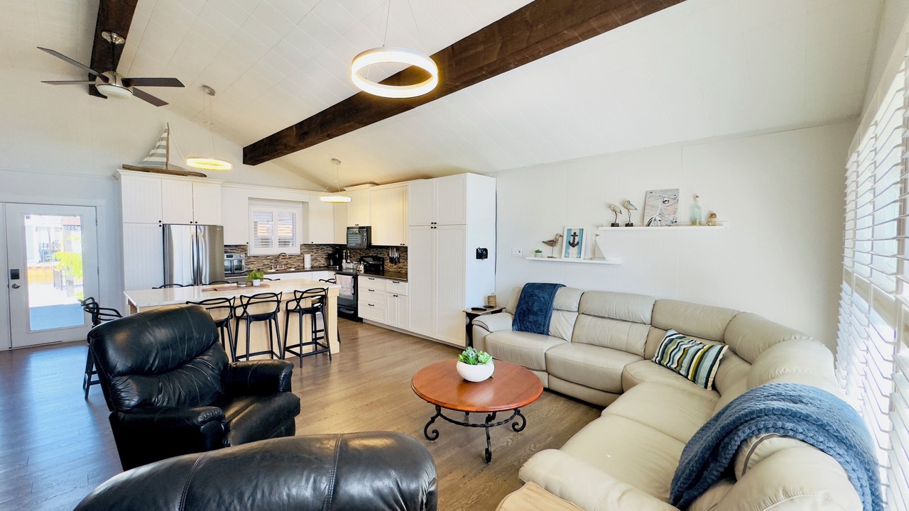 Photo of Livingroom in Turkey Point
